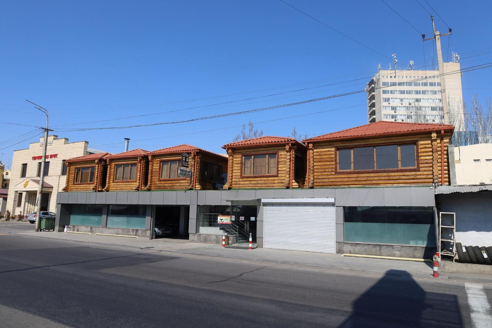 Tnak Hotel 耶烈万 外观 照片